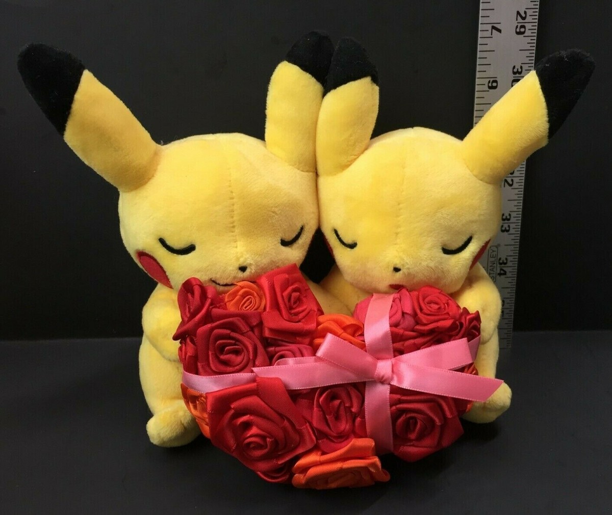 Pokemon Center February 2017 Monthly Pair Pikachu Roses Valentines