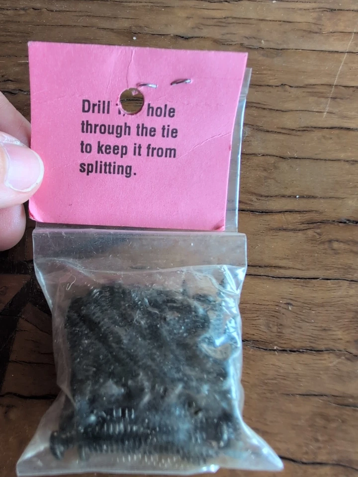 Gargraves Trackage Co. #809 Qty 50 No 4x1" Track Screws - Image 3 of 3