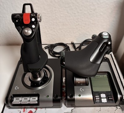 Logitech G Saitek X52 Pro Flight Control System Schubregler und Stick-Simulation