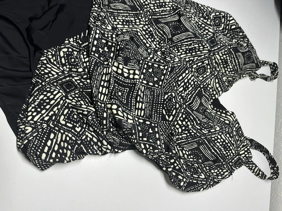 Traje de baño Avenue para mujer talla grande negro texturizado talla 22W control abdominal Foto 2 de 4