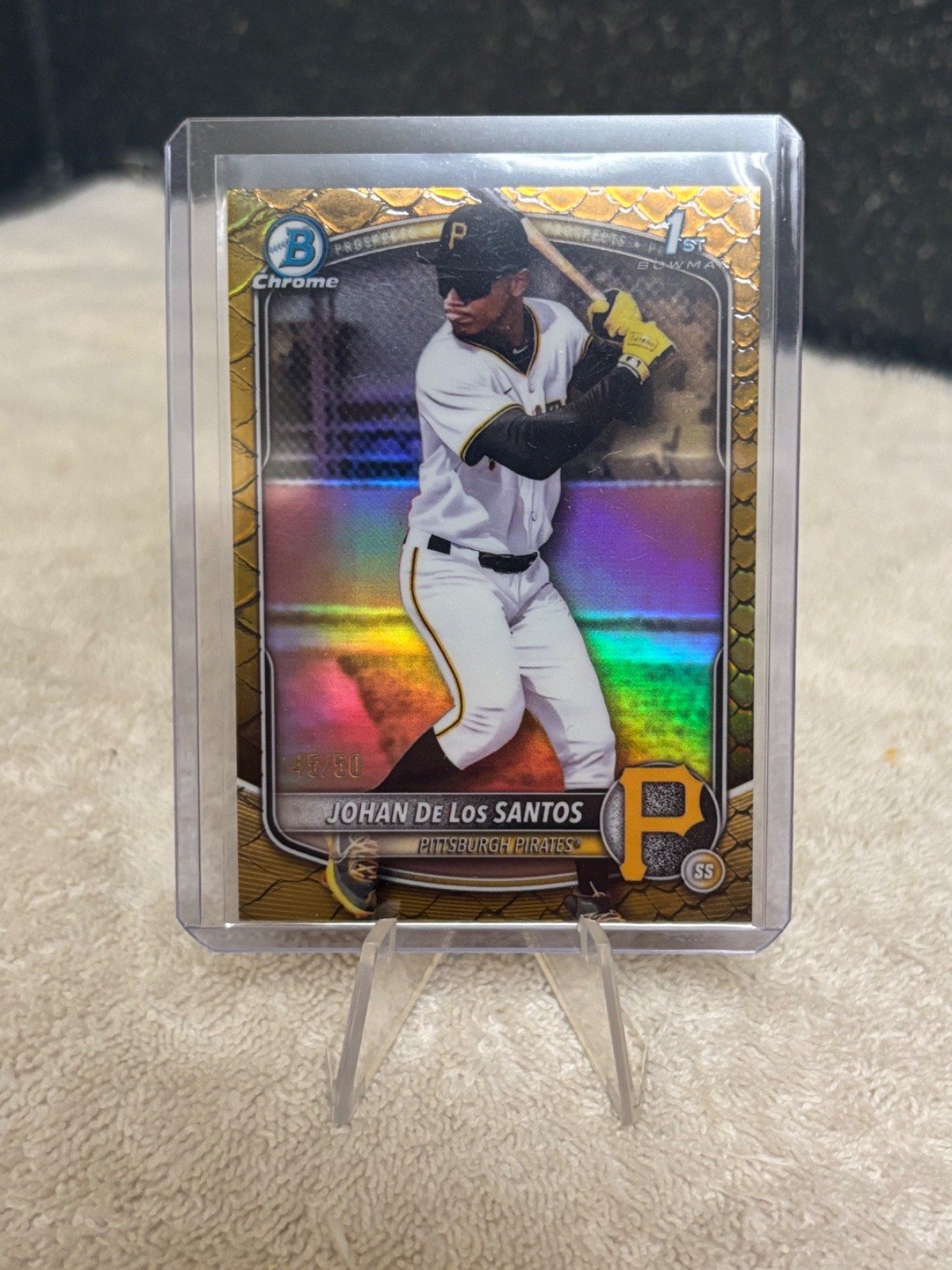 2025 Bowman Chrome Johan De Los Santos 1st Gold Reptilian Refractor /50 Pirates