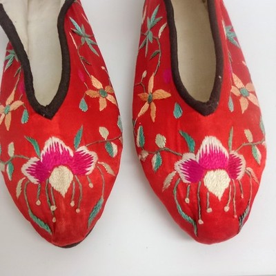 Asian Girls Silk Embroidered Slippers W/Leather Soles  Vintage New!