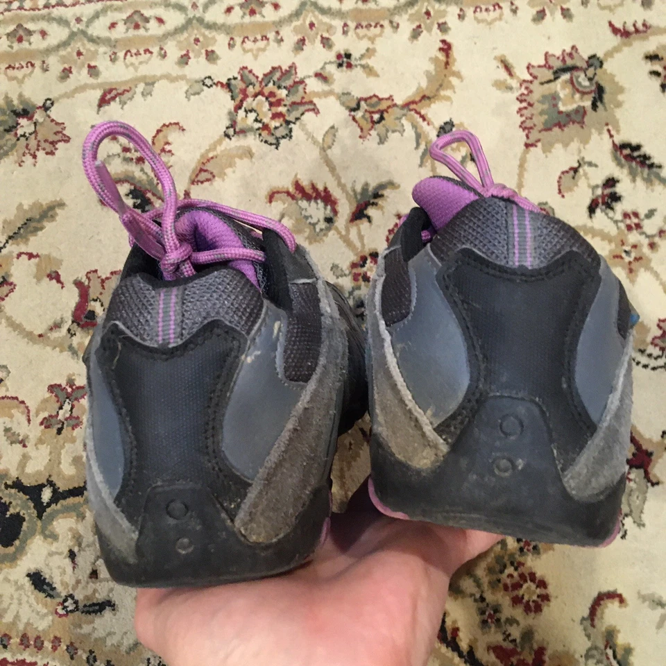 Hi-Tec Niños Aitana Low Jr Senderismo Impermeable Gris Púrpura Talla 3.5 Zapatos Juveniles  Foto 3 de 4