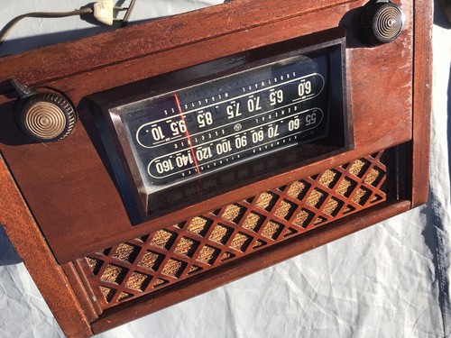 Unmolested Vintage Tube GE General Electric Radio Art Deco Model 221 Wood Case - Picture 6 of 19