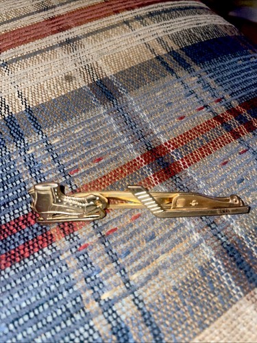 1950S NHL HOCKEY SKATES AND STICK TIE BAR AHL OHL OHA QSHL QMJHL WHL WHA ECHL