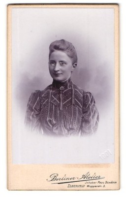 Fotografie Paul Schäfer, Elberfeld, Wupperstr. 3 Berlinerstr. Ecke, Junge Dame  