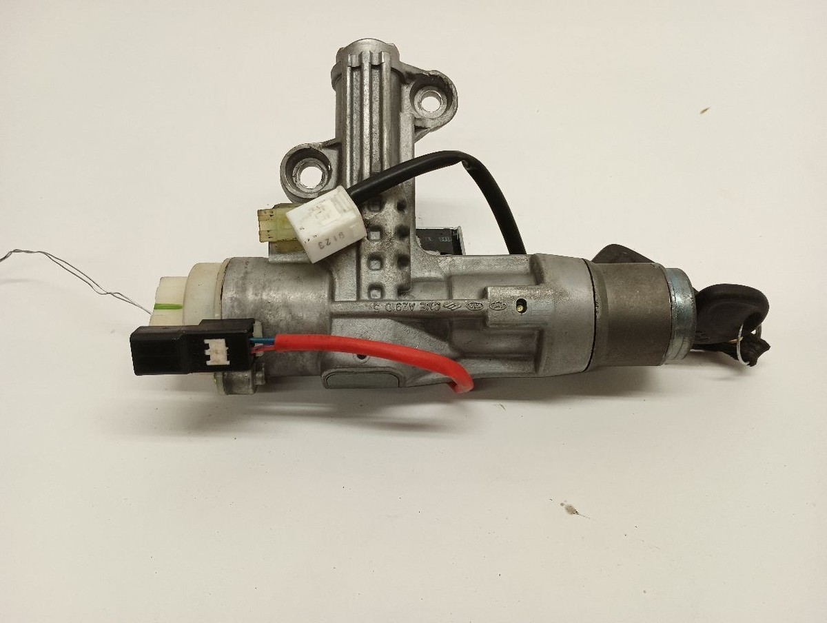 2010 Hyundai Santa FE Ignition Switch With Cylinder Housing & Key