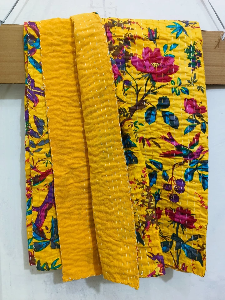 Colcha edredón Kantha de algodón con estampado de pájaros amarillos Gudri indio Foto 3 de 4