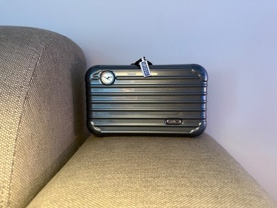 Rimowa Amenity Kit | Versiegelt | Lufthansa First Class | Grau Metallic | Neu