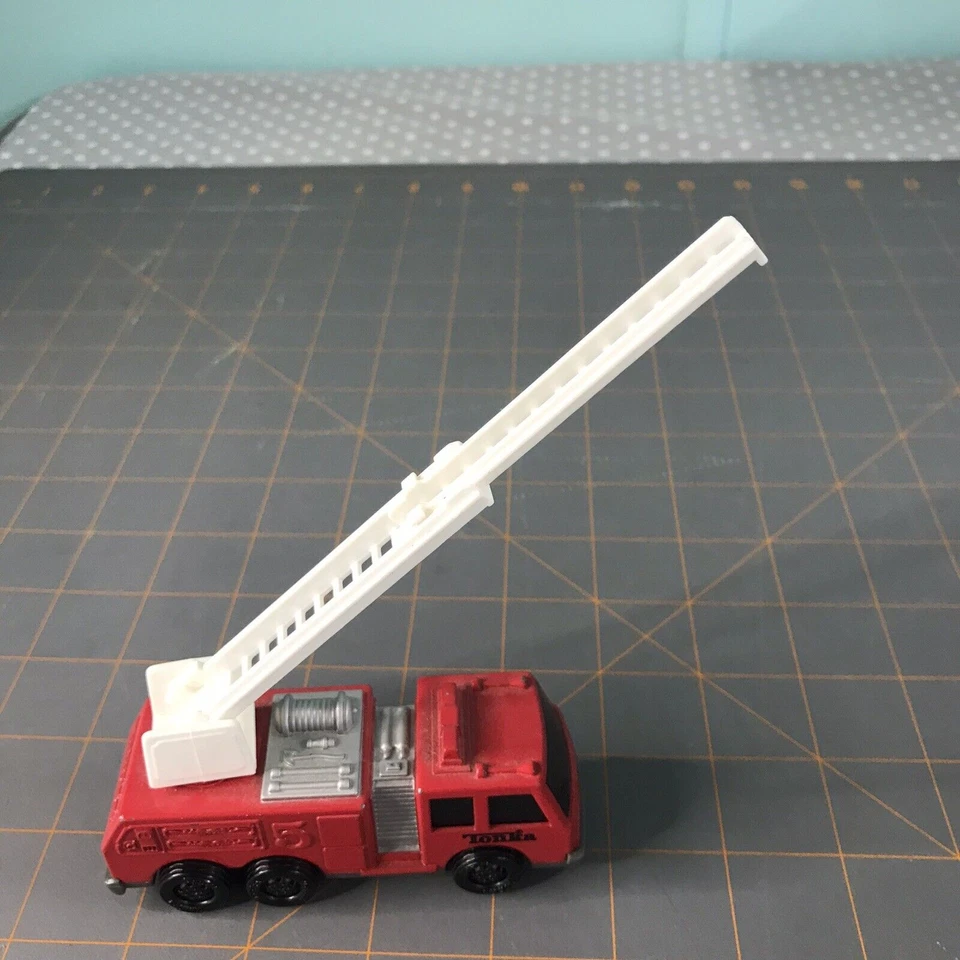 Vintage Mini Tonka Firetruck 1993 Red No 5 Double Extending Ladder Black Wheels - Image 4 of 4