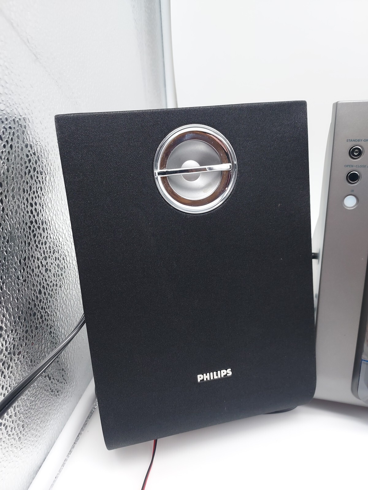 Philips Micro HiFi System MC235B/37 Wall Mountable AM/FM CD Player