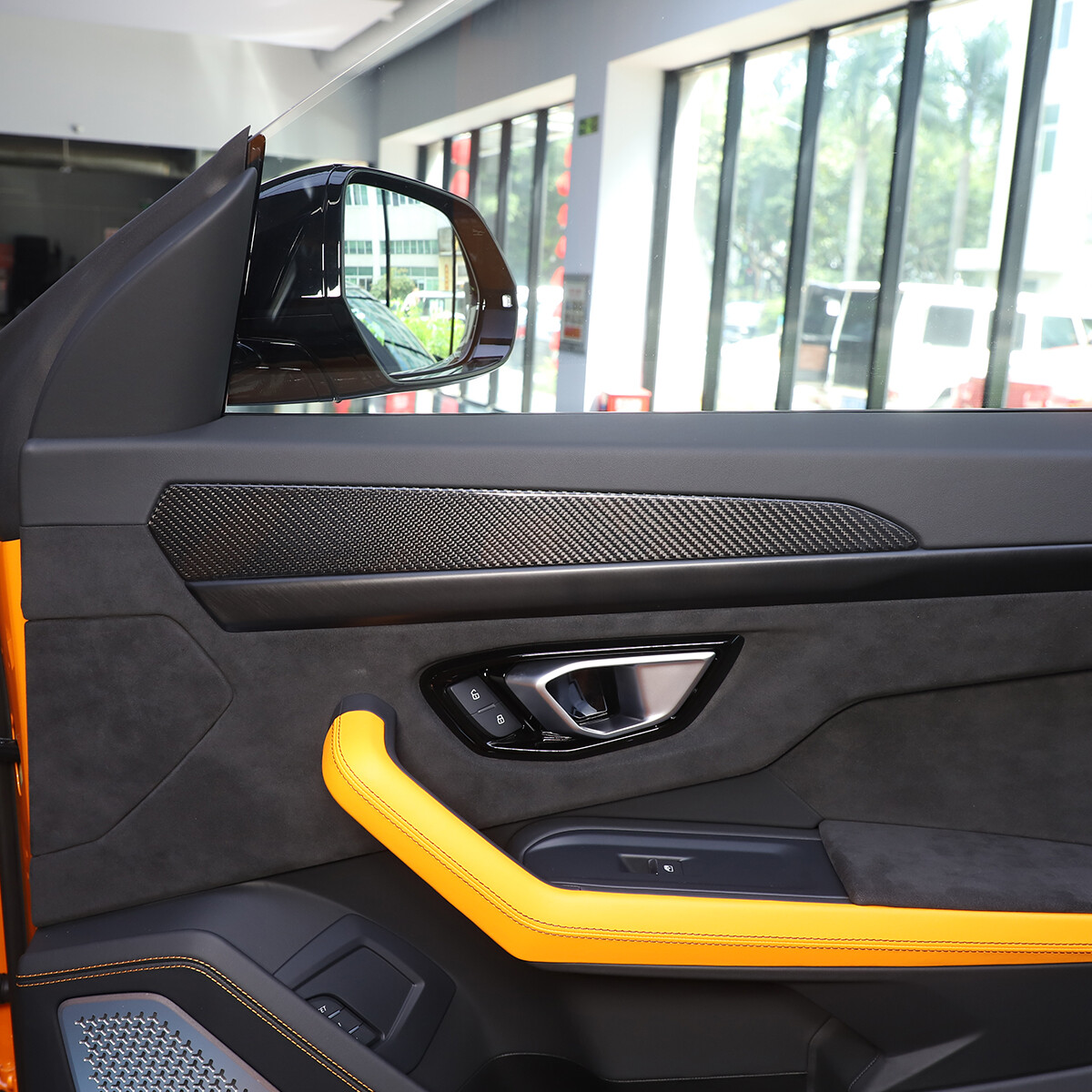Lamborghini Urus 2018-2021 Door pocket trim