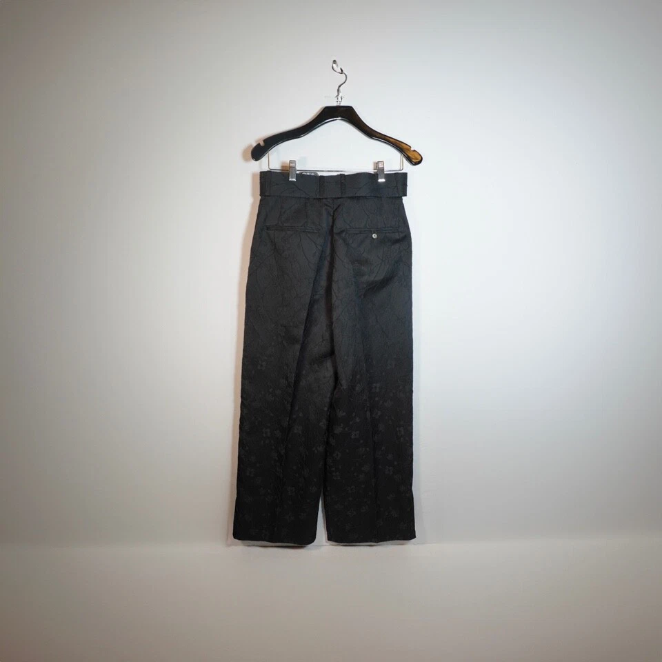 Pantalones negros cortos de pierna recta texturizados bordados con flores florales Rosie Assoulin Foto 4 de 4