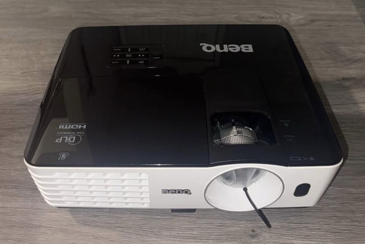 Benq | Videoproiettore 2000 ANSI Lumen DLP 2160p  3840x2160 Compatibilita 3d Grigio B 90060459