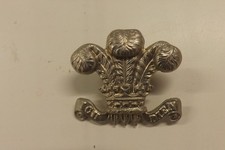 MILITARY BADGE ROYAL WILTSHIRE YEOMANRY PRINCE OF WALES 3CM BY 3.75CM (2237)