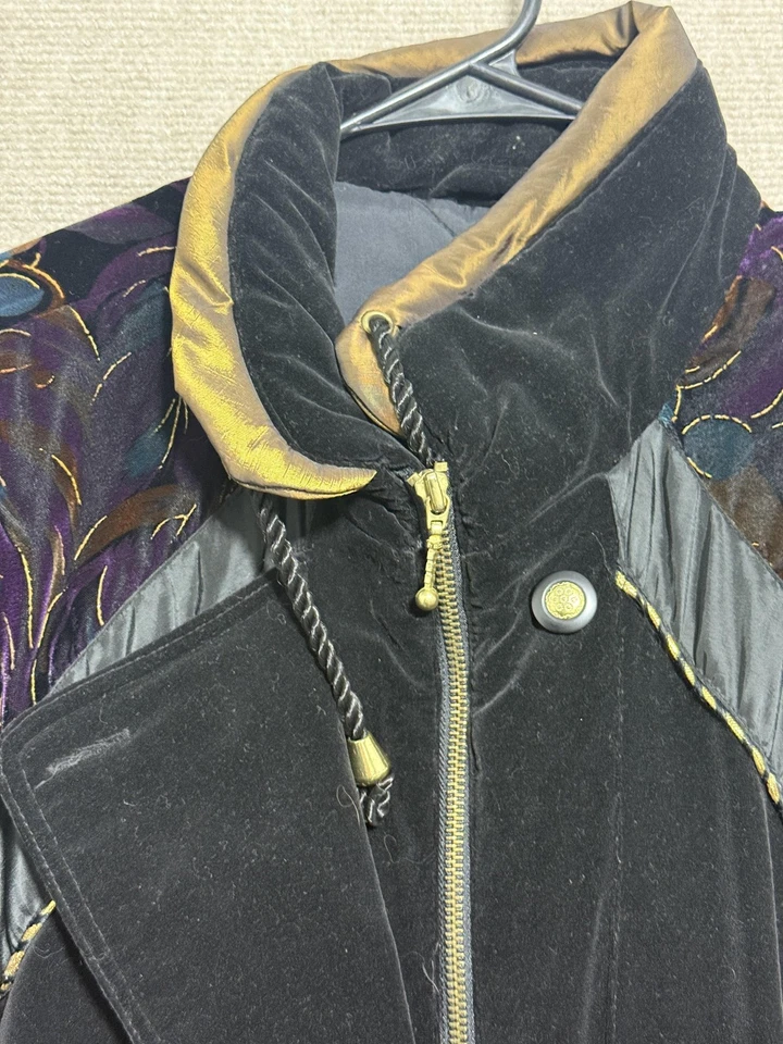 Chaqueta vintage actual|vista para mujer mediana negra terciopelo acolchada paneles florales años 90 Foto 3 de 4