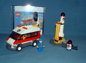 CITY, SPACE SATELLITE LAUNCH PAD SET 3366 - LEGO - 2011 - USED
