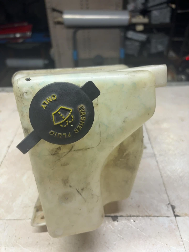 2005-07 FORD 500 MONTEGO Windshield Washer Fluid Bottle Reservoir W/Washer Pump - Image 2 of 4