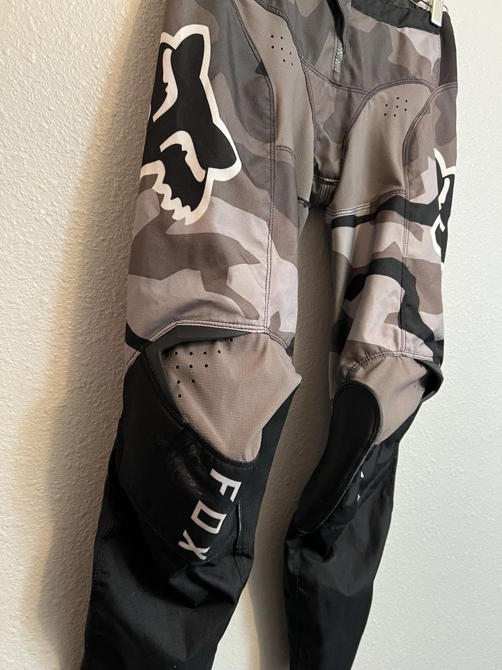 CALÇA FOX RACING YOUTH 180 BNKR - CAMUFLAGEM PRETA - MOTOCROSS/OFFROAD - Tamanho 28Y A850 - Imagem 2 de 4
