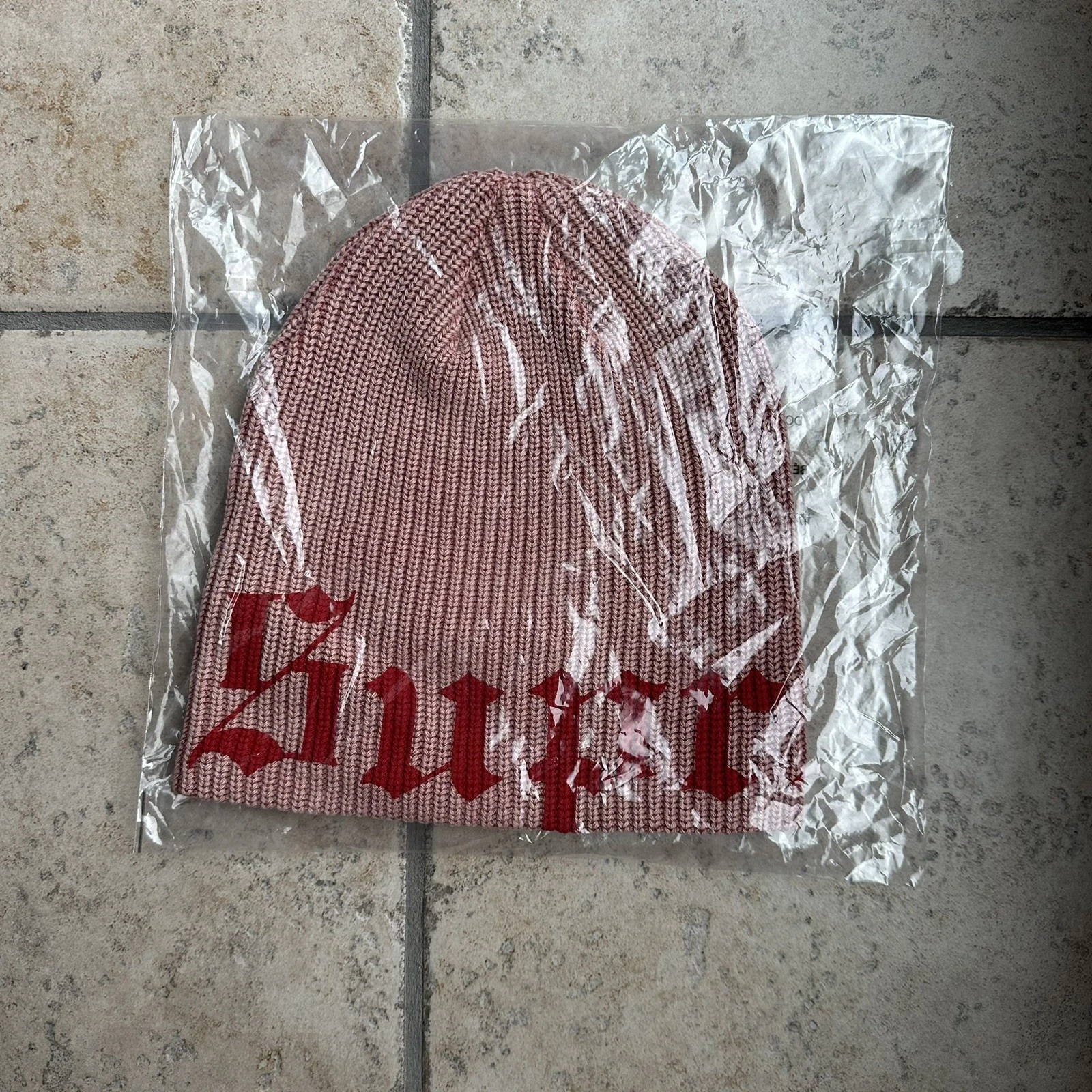 Bonnet Supreme ancien imprimé anglais rouge pâle neuf à la main