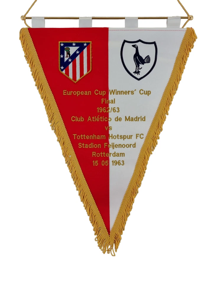 Club Atlético de Madrid v Tottenham Hotspur 1963 ECWC Final Brodered Pennant - Photo 1/1