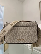 MICHAEL KORS MAUVE LARGE EW PCKT  XBODY VANILLA/LUGG NWT $298