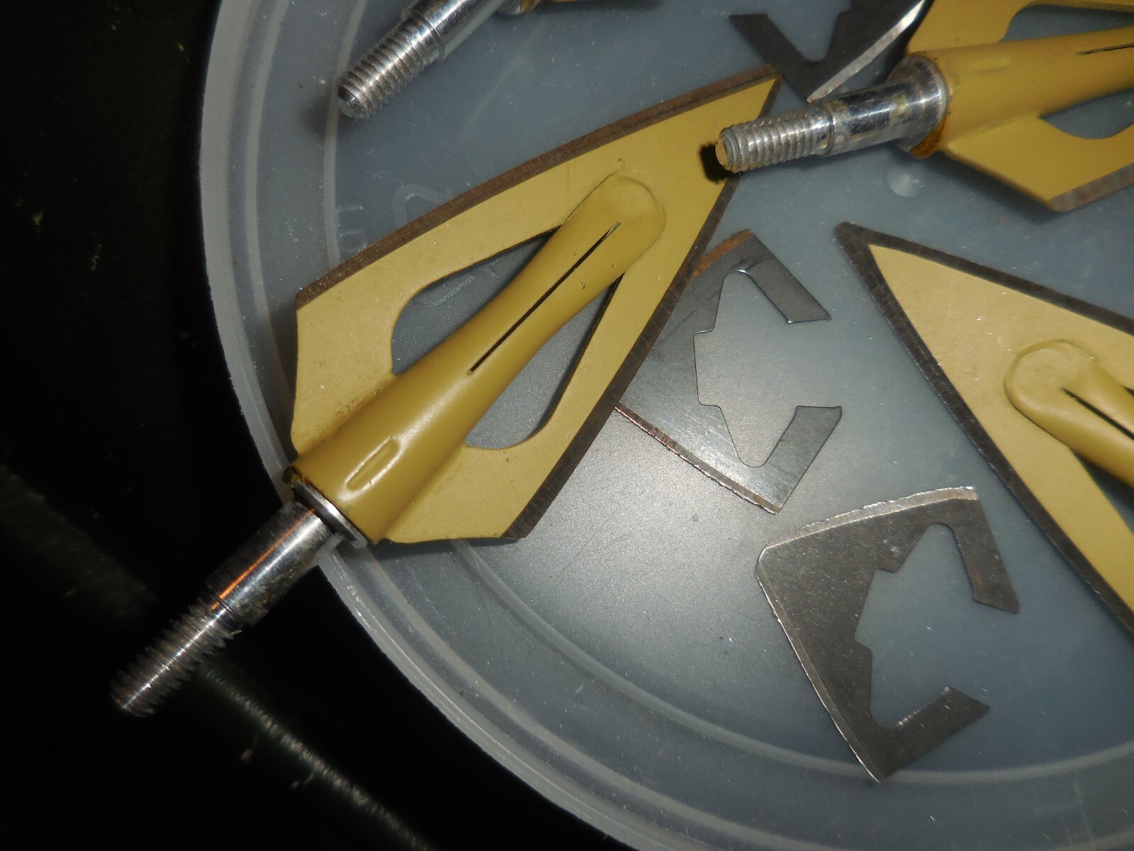 Vintage 4 Fred Bear Razorhead Broadheads With Inserts And Bleeders eBay