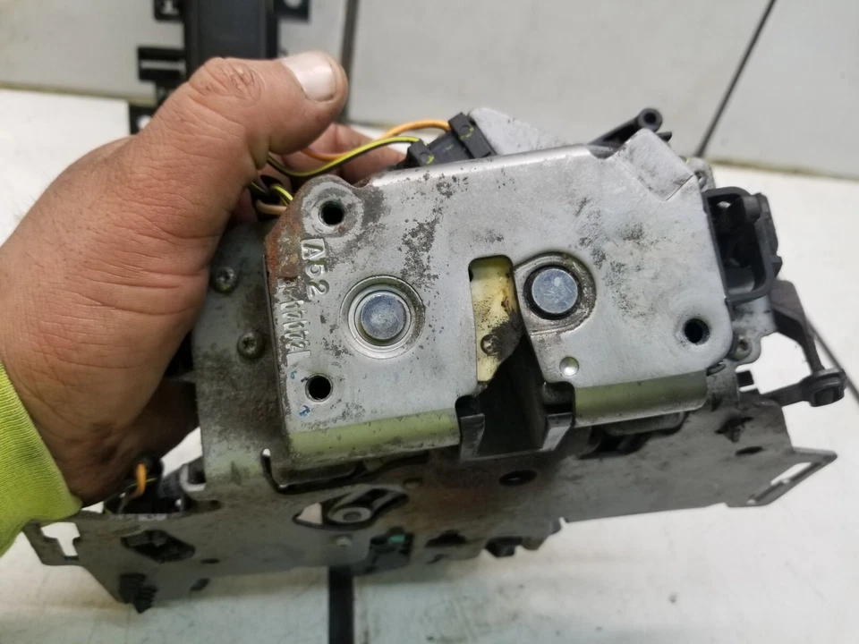 VW VOLKSWAGEN ROUTAN 2011 *clip roto en el actuador* actuador trasero derecho con mango Foto 2 de 4