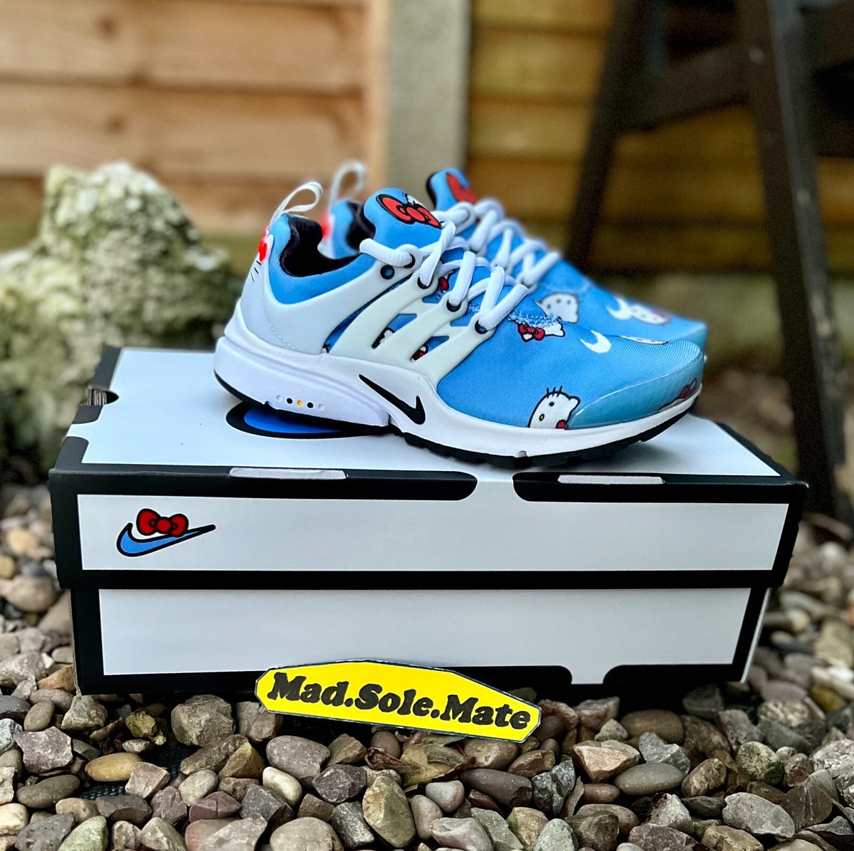 ハローキティ×NIKE エアプレスト【新品】 ナイキ] エア プレスト x