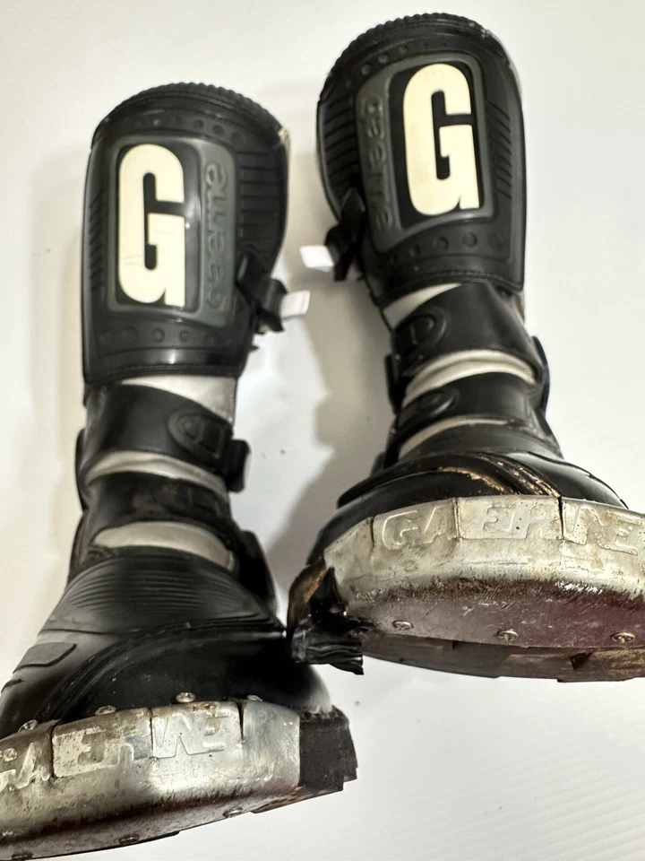 GAERNE G стиль мотокросса мужские ботинки черный/белый размер 5 сделано в Италии ремонт необходимо - Изображение 2 из 4