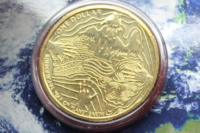 2008 TWO COIN UNCIRCULATED MINT SET WITH SLEEVE PLANET EARTH #SRA57 - Image 2 of 4