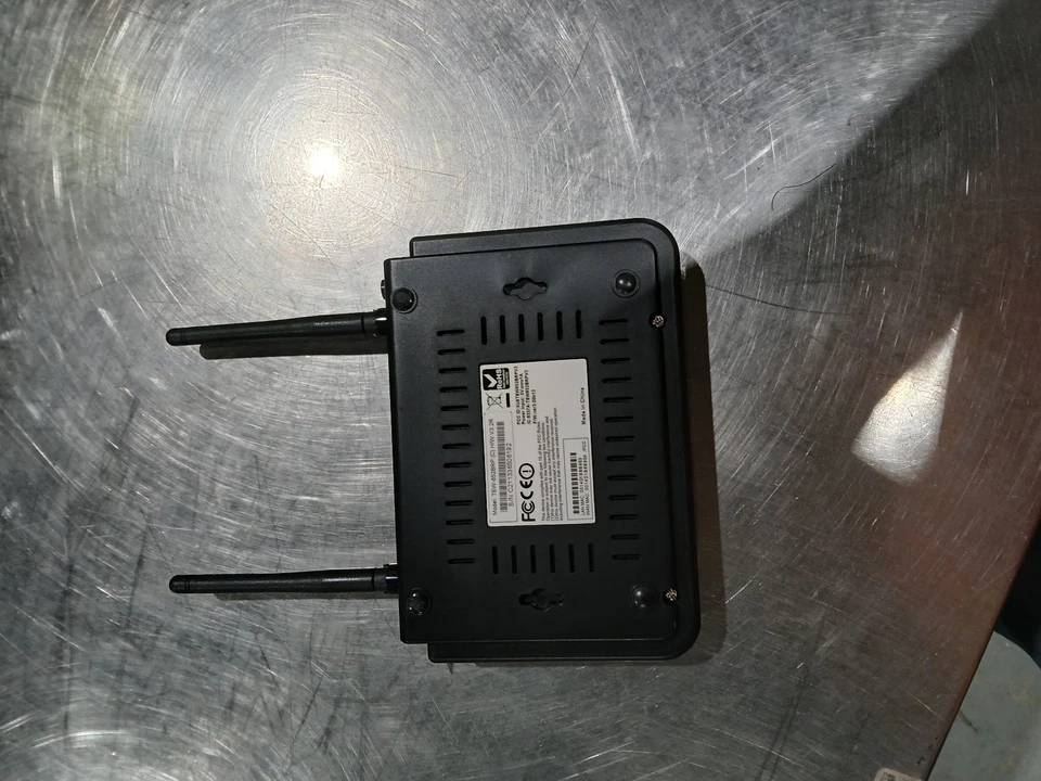 Router TRENDnet Wireless N 300Mbps GOOD CONDITION GREEN ENERGY ROUTER - Image 3 of 3