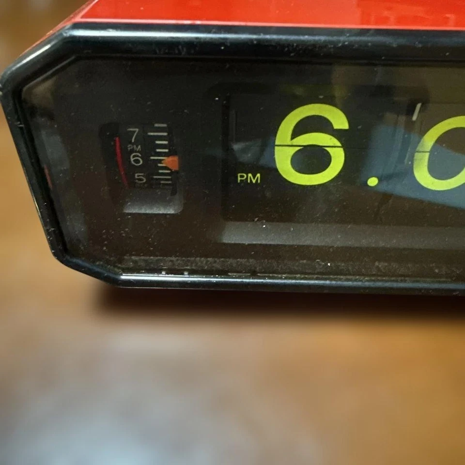 CITIZEN Flip Clock Red Battery Operated Table Clock Retro Showa Era Japan - Image 3 of 4