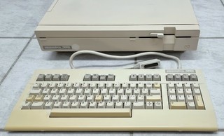 Commodore C 128 D PLASTIK VERSION mit Tragegriff. Aus Sammlungsauflösung