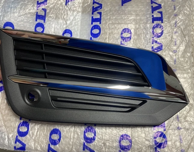 VOLVO XC60 MK2 Front Bumper Left Grille Louvre 31694540 NEW 