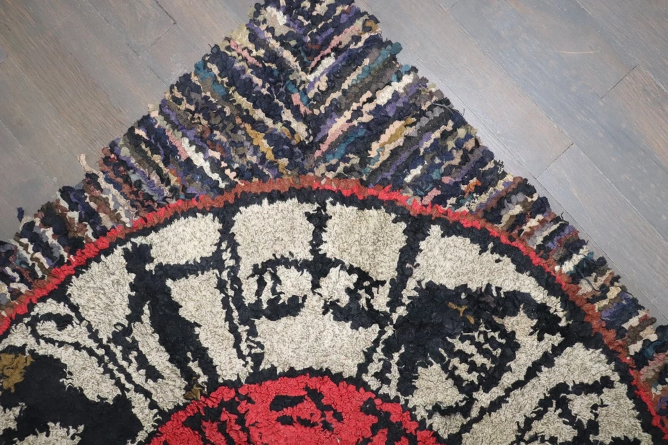 Антикварный американский крючковый ковер Zodiac размер 3 фута x 3 фута 2 дюйма - Изображение 4 из 4