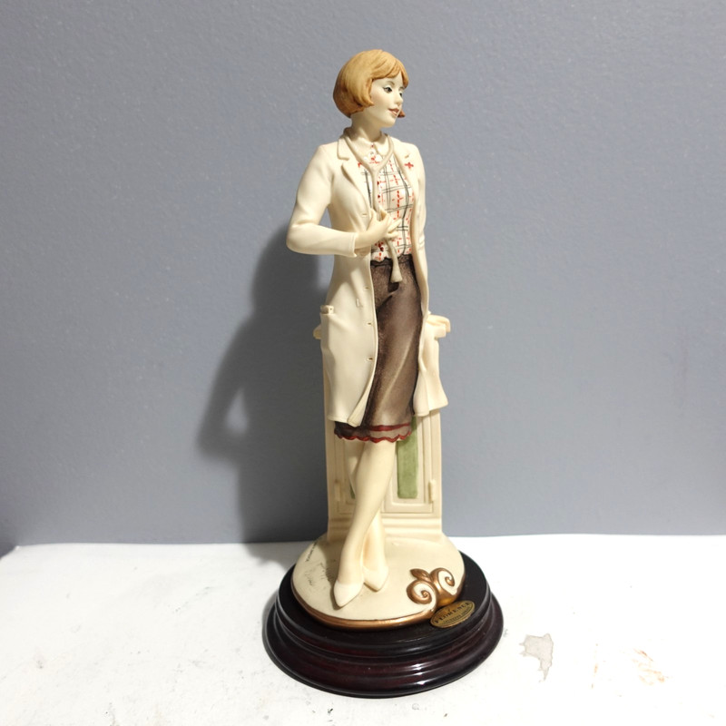 Giuseppe Armani Florence Figurine Dottoressa Lady Doctor 0249C In Box