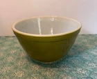 Vintage PYREX Verde Avocado Green 401  1 1/2 Pint Nesting Mixing Bowl