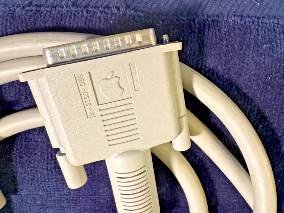 Apple Mac Video Cable 590-0615-A RARE 21" Two Page Portrait Display DB-15 13W3 - Image 2 of 3