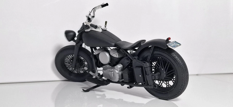 Indian Bobber Schwarz. Maisto 1:10 Umbau. - Bild 4 von 4
