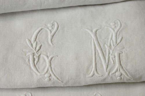 Set of 8 Vintage Holiday Napkins GM monogram linen 31 X 26 inches white 1900 - Picture 10 of 10