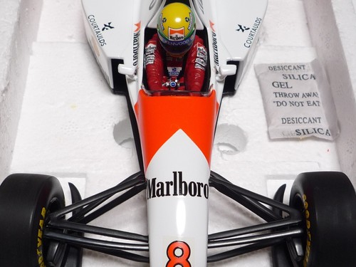 MINICHAMPS 1:18 McLAREN FORD MP4/8 A. SENNA 1993 "Marlboro" - Picture 6 of 13
