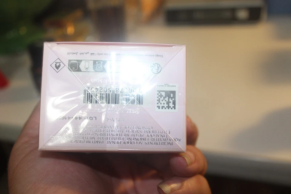 Parfums De Marly Delina Eau de Parfum 30 ml Nuevo en caja 100% AUTÉNTICO Foto 2 de 3