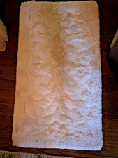 Frontgate Tufted Sculpted Ivory  Bath Rug Heat Able 22" X 41" POCKET BACK