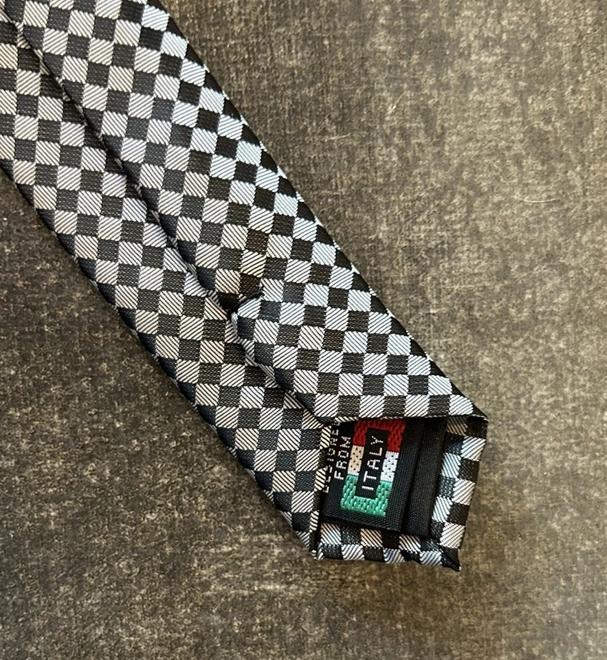 Corbata marca Q patrón a cuadros negro/blanco hecha en Italia Foto 2 de 4