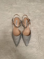Brand New Nina Women's Rhinestone YG Silver Glitter Size 9M with Heel Straps
