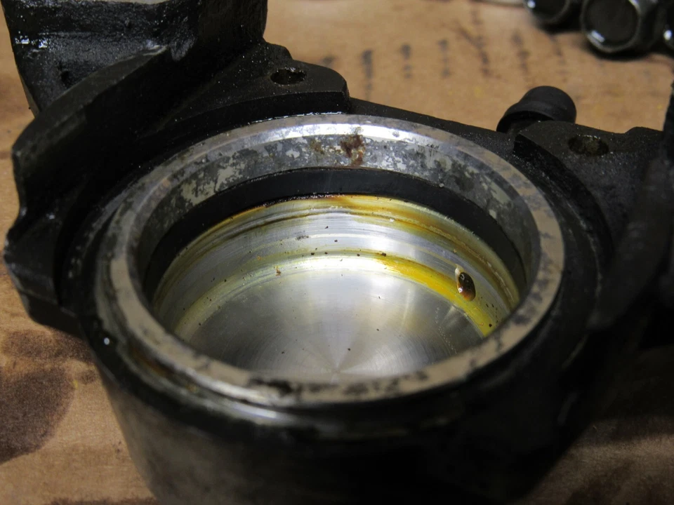 Pinzas de freno delanteras izquierda derecha Suzuki Cavalcade GV1400 1987 Foto 2 de 4