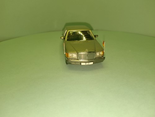MERCEDES 500 SEL '85 + FIGURA H. KOHL 1/43 MINICHAMPS 039300 (1833) - Imagen 4 de 15
