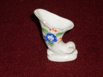 Vntg Kashihara Mini Cornucopia Horn Vase.  Detailed, delicate & unmatched 2.5''