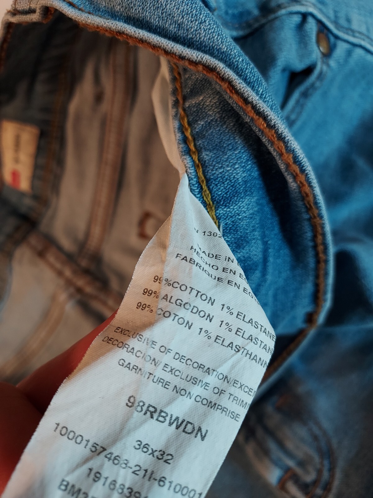 Mens Light Wash Blue Denim Jeans 36x32 Relaxed Stretchy Boot Cut